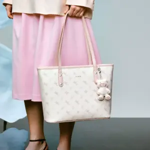 [Shen Yue same paragraph] Newzhilan Pegasus Tote Bag 2025 New Shoulder Portable Large Capacity Commuter Bag