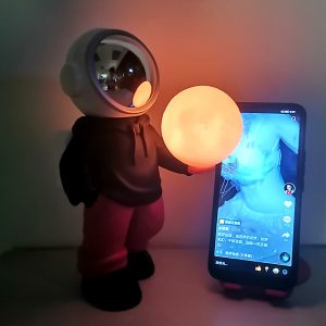 New Astronaut Wireless Bluetooth Audio Night Light Mini Portable Small Desktop Speaker Birthday Gift Ornament