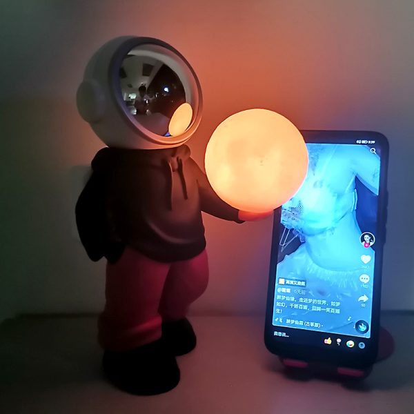 New Astronaut Wireless Bluetooth Audio Night Light Mini Portable Small Desktop Speaker Birthday Gift Ornament - Image 2
