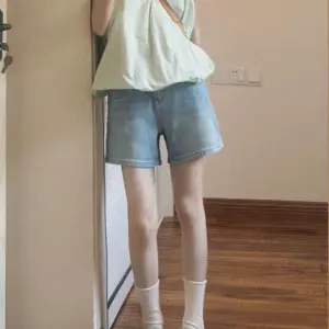 American high street light denim shorts women's summer thin 2025 new high-waisted loose A-line wide-leg hot pants
