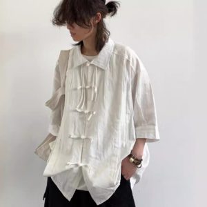 The summer model is worn with a national trendy new Chinese Hong Kong style youth shirt, a unisex couple, and a fashionable niche Tang jacket