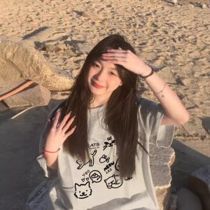 Fat mm summer loose t-shirt women's gray slim plus size 200 pounds short sleeve niche full-shoulder round neck top design sense