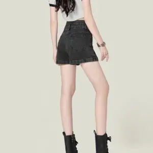 Women's summer 2025 hot wide-leg denim shorts, high-waisted double-breasted design, hot girl slim A-line shorts