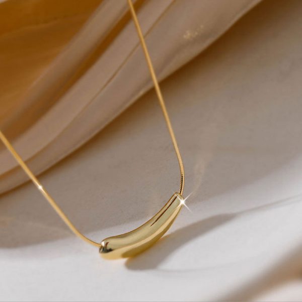 Water drop jewelry necklace women's titanium steel collarbone chain ins simple niche design sense geometric Internet celebrity new in 2023