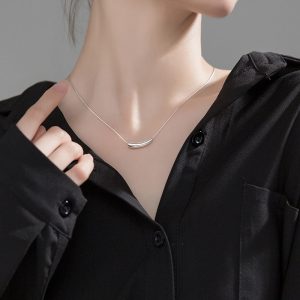 Water drop jewelry necklace women's titanium steel collarbone chain ins simple niche design sense geometric Internet celebrity new in 2023