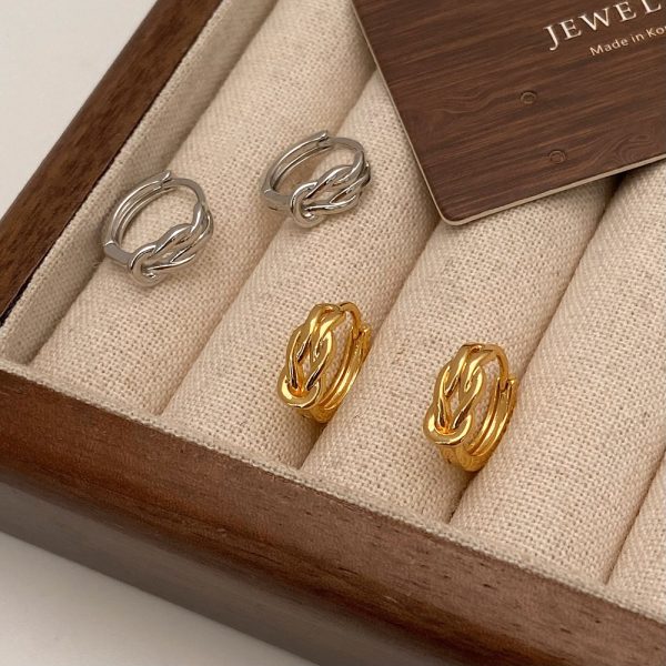 European and American niche design lucky knot earrings women's versatile high-end twist earrings French retro stud earrings ear accessories