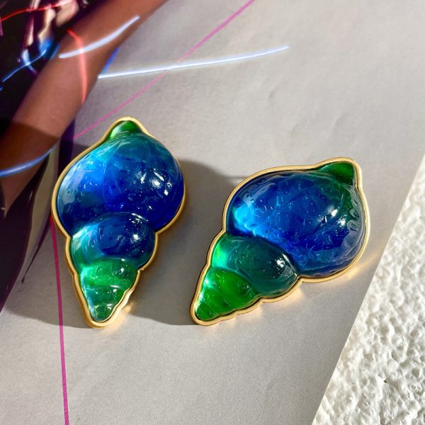 French high-end vintage second-hand jelly glass conch earrings heavy industry temperament gradient retro stud earrings - Image 4