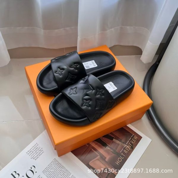 Foreign trade L home new letter embossed slippers men's 2024 spring and summer flat-bottomed top layer cowhide versatile slippers women - Image 3