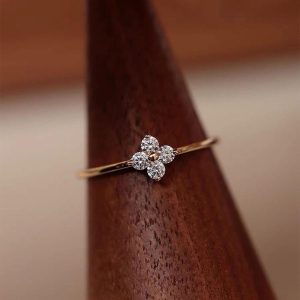 French light luxury style four-leaf clover micro-inlaid zircon rings, women's niche design sense, personality pop jewelry spot