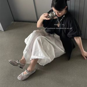 Shallow mouth small fragrance wind cave shoes 2025 spring new pearl single shoes women's hollow breathable toe low-heeled shoes