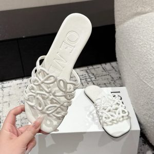 2025 Luo Jiaxia new hollow leather slippers wear a strap slippers on the outside, daily versatile open-toe sandals, women's shoes