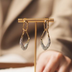 Retro niche geometric genius design heavy work retro light luxury special-shaped twist earrings earrings without ear piercings