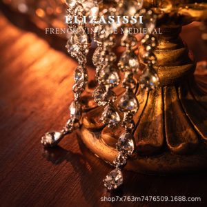 Vintage Vintage electroplated real gold inlaid with Czech diamonds and crystal diamonds with stud earrings vintage with dazzling fashion temperament