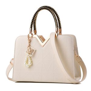 The shaped handbag is trendy and fashionable, and the 2023 new European and American new one-shoulder cross-body bag has a versatile and fashionable temperament
