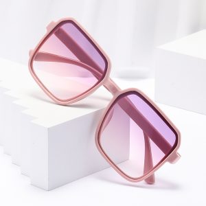 The new fashion sunglasses women's square sunglasses are simple and versatile, and the classic sunglasses are popular across the border