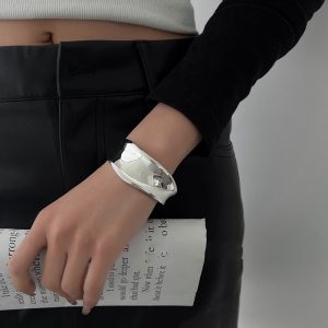 Silver glossy irregular curved bracelet women's ins cold wind high-end sense bracelet fashion temperament hand ornament autumn and winter