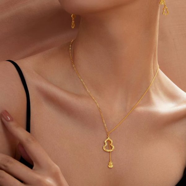 Crushed ice double-layer gourd necklace female niche design, light luxury, high-end golden color flashing exquisite clavicle chain woman - Image 3