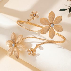European and American cross-border supply temperament, retro French flower armband, geometric line, rhinestone, flower upper arm bracelet, female niche