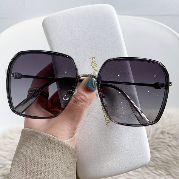 New women's polarized sunglasses, UV protection, driving glasses, fashionable and versatile, retro Internet celebrity sunglasses for men