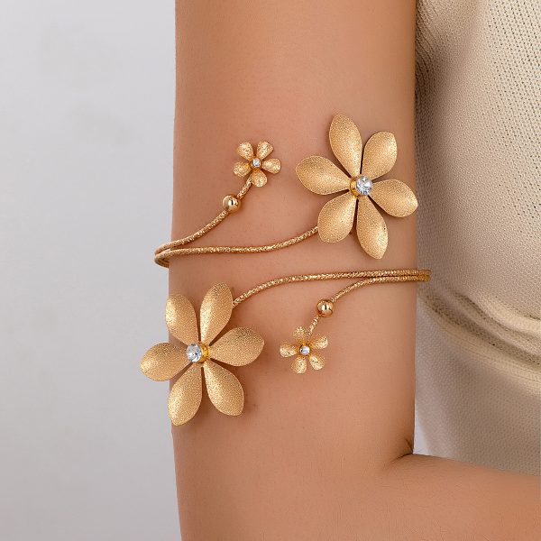 European and American cross-border supply temperament, retro French flower armband, geometric line, rhinestone, flower upper arm bracelet, female niche