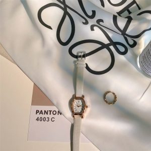 Cross-border popular French retro, exquisite and simple, personalized tonneau quartz watch, nostalgic belt watch for schoolgirls