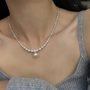 Flash diamond broken silver pearl necklace women's 2023 new hot design sense high-end clavicle chain light luxury niche necklace