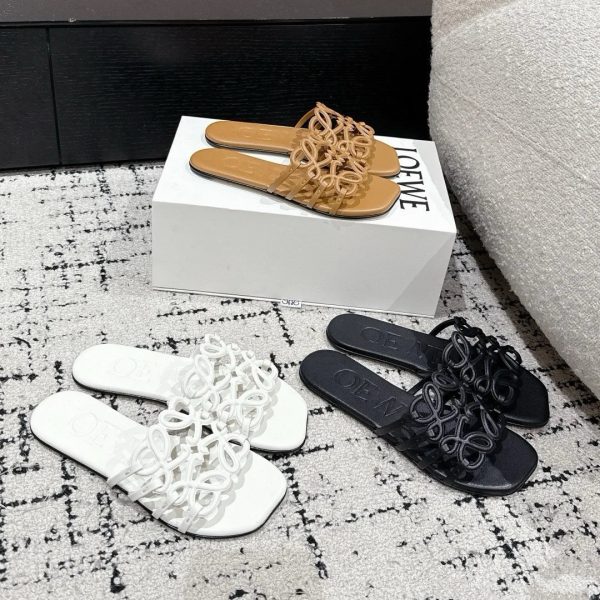 2025 Luo Jiaxia new hollow leather slippers wear a strap slippers on the outside, daily versatile open-toe sandals, women's shoes
