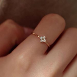 French light luxury style four-leaf clover micro-inlaid zircon rings, women's niche design sense, personality pop jewelry spot
