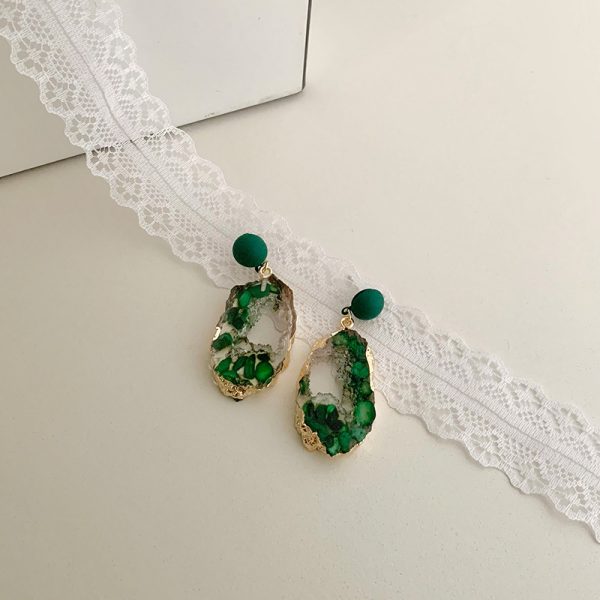 Retro high-end emerald irregular earrings women's 2023 niche design earrings Internet celebrity versatile earrings - Image 2