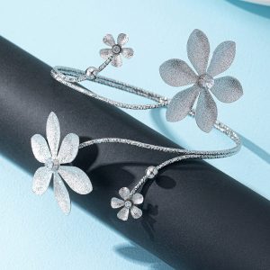 European and American cross-border supply temperament, retro French flower armband, geometric line, rhinestone, flower upper arm bracelet, female niche