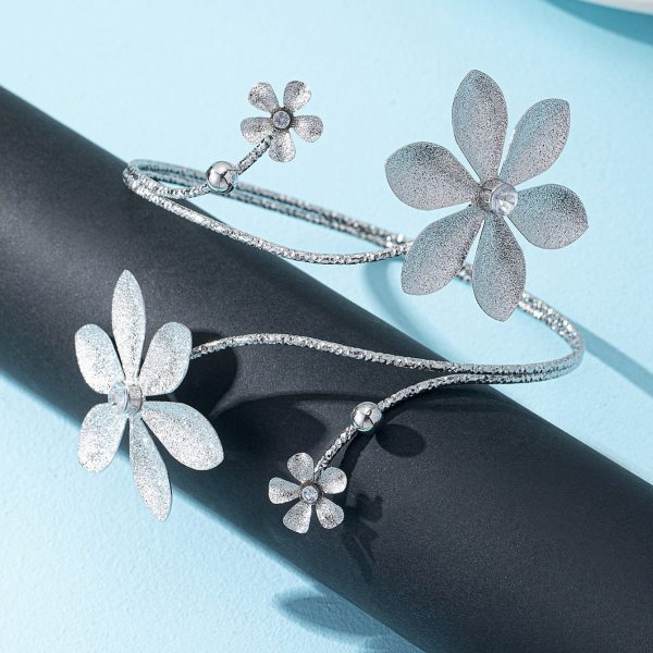 European and American cross-border supply temperament, retro French flower armband, geometric line, rhinestone, flower upper arm bracelet, female niche - Image 4