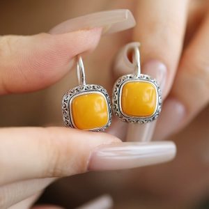 Literary vintage S925 silver inlaid southern red agate earrings small sugar cube women's European lace antique earrings