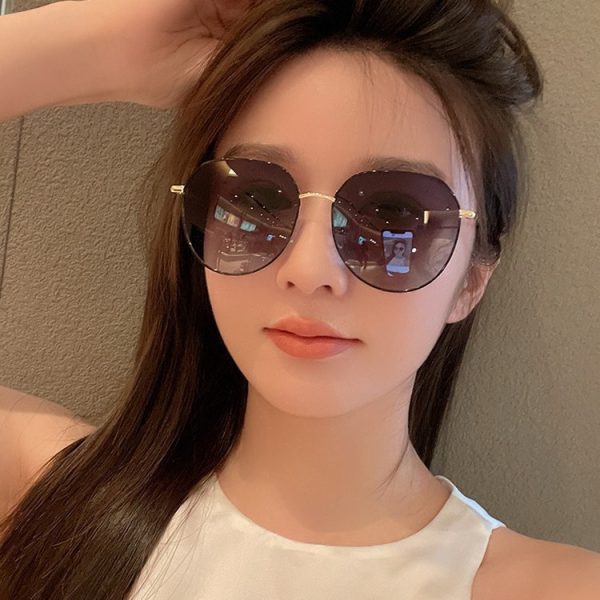 Live polarized sunglasses sunscreen women's sunglasses anti-ultraviolet slimming glasses driving mirror 8111