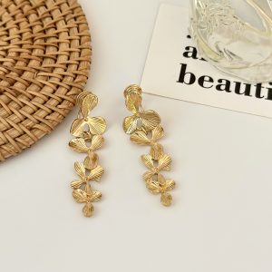 Lilac flower earrings, retro temperament, exaggerated golden leaves, no ear holes, earrings, mosquito coils, disc ear clips, vintage style