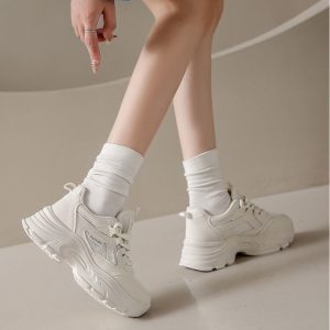 Stepping on black sneakers women's spring 2024 new versatile dad shoes non-slip work shoes women