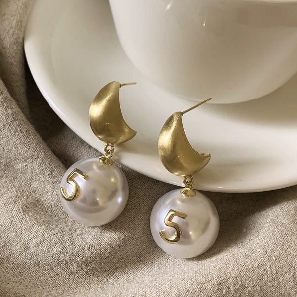 French light luxury pearl digital earrings women's 2024 new trendy earrings niche design high-end light luxury earrings - Image 4