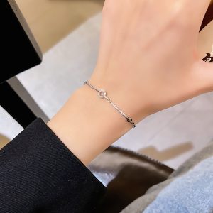 Geometric micro-inlay light luxury bracelet, women's ins niche high-end sense bracelet, exquisite temperament, girlfriend bracelet, bracelet and jewelry trend