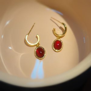 French "Designer" natural vintage red agate earrings, Monica series high-end light luxury niche stud earrings