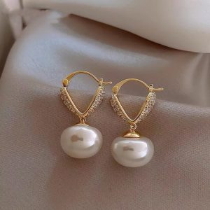 Real gold, silver plated needles, freshwater pearls, flower earrings, fashionable high-end earrings, French light luxury, elegant earrings, women