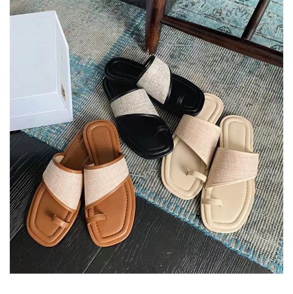 Grape Mom has the same style of casual summer square toe clip-toe straw splicing flat slippers women's 2025 new sandals