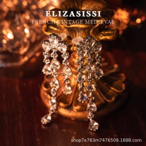 Vintage Vintage electroplated real gold inlaid with Czech diamonds and crystal diamonds with stud earrings vintage with dazzling fashion temperament