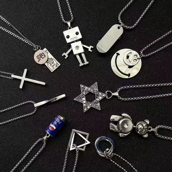 Titanium steel necklace men's tide brand wild clavicle chain light luxury niche design high-end Cuban pendant necklace accessories