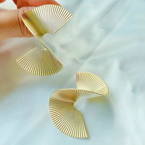 European and American cross-border personality temperament is fashionable, geometric earrings, women's retro spiral fan leaf earrings, unique earrings
