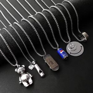 Titanium steel necklace men's tide brand wild clavicle chain light luxury niche design high-end Cuban pendant necklace accessories