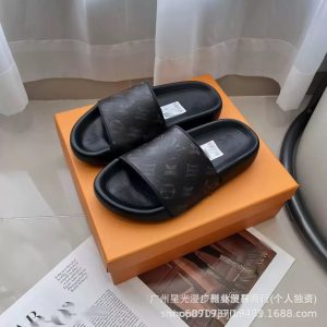 Foreign trade L home new letter embossed slippers men's 2024 spring and summer flat-bottomed top layer cowhide versatile slippers women