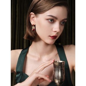 French timeless fashion earrings, 2022 new earrings, high-end light luxury niche design stud earrings for women