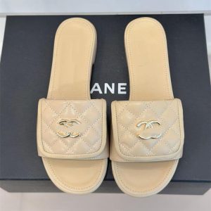 The top version of the small fragrance schoolbag buckle Ling extra wear sandals, women's flat block heel, fashion retro slippers tide