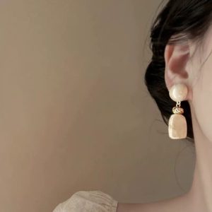 French retro irregular blended geometric earrings female niche design earrings temperament light luxury high-end earrings