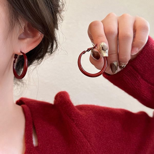 Vintage red circle earrings, Hong Kong style ins style, retro exaggerated large earrings, niche temperament, exquisite high-end earrings - Image 3