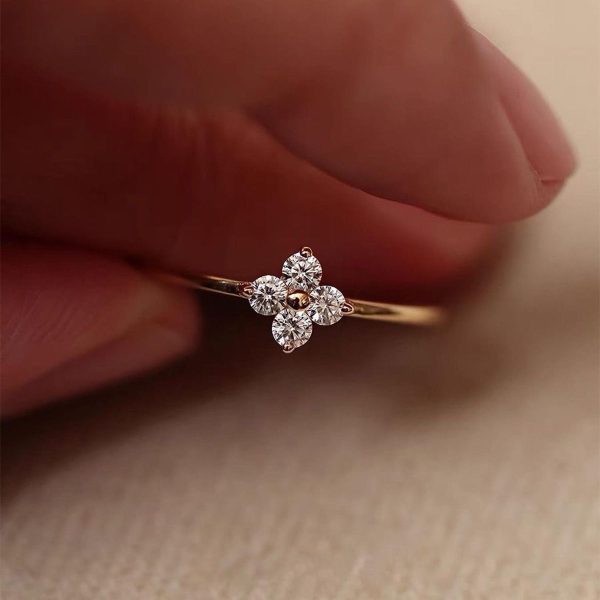 French light luxury style four-leaf clover micro-inlaid zircon rings, women's niche design sense, personality pop jewelry spot - Image 2